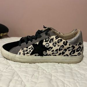Vintage Havana Cheetah/leopard printer sneakers. Size 9.